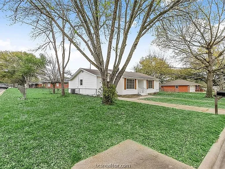 3 bed, 1325 sqft, $1,850 — Photo 3