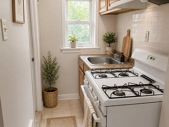 2nd image of 2037 N 8th St #2F