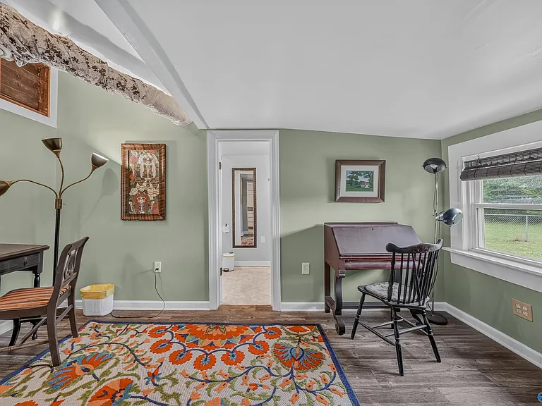 1231 Oshaughnessy Ave NE — Photo 21