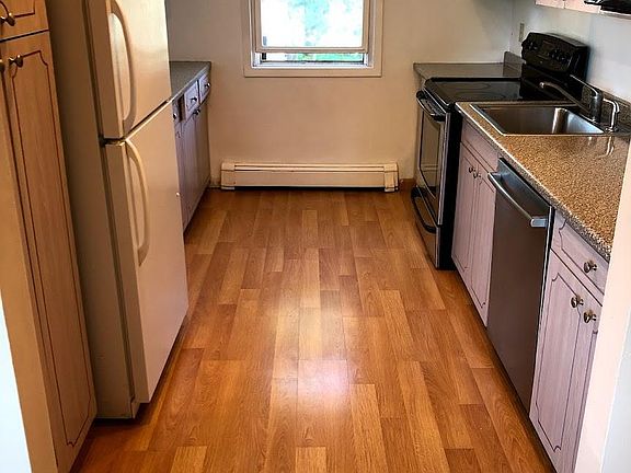 5th image of 36 Bacon Ln #1