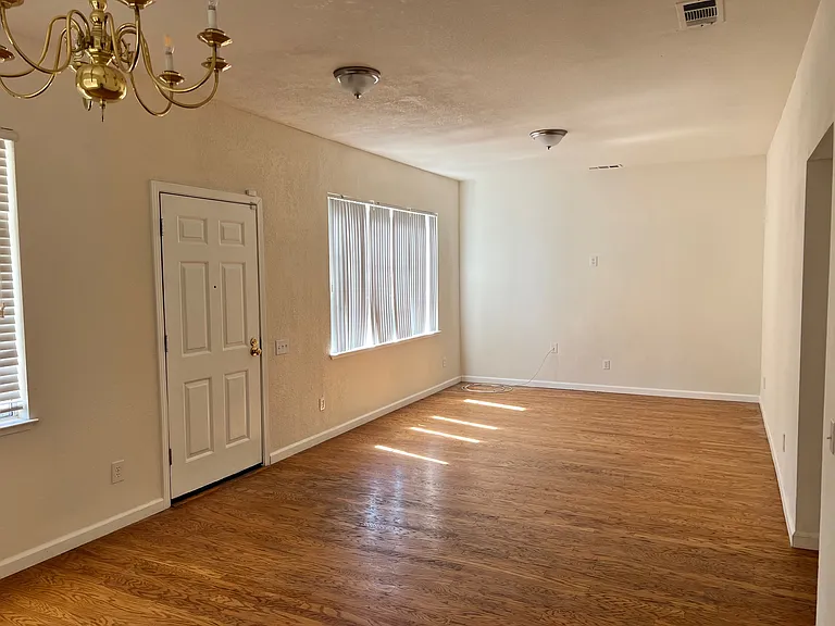 339 Torrington Dr #1 — Photo 2