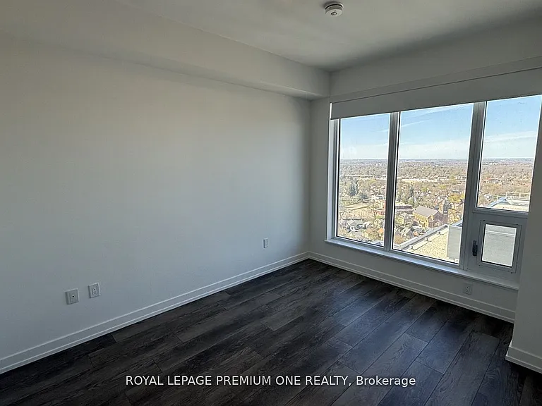 15 Wellington St S #2414 — Photo 20