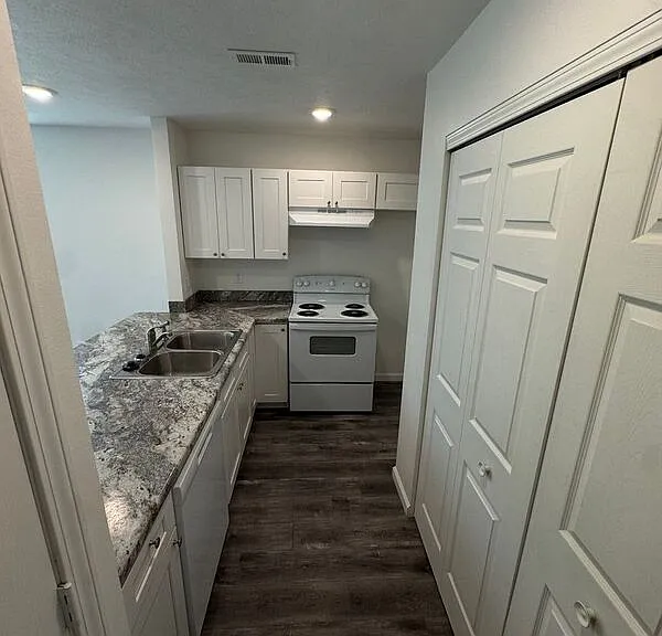 1618 W Scott St #A — Photo 7
