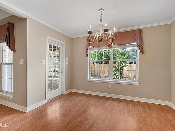 5th image of 125 Rosemont Pl