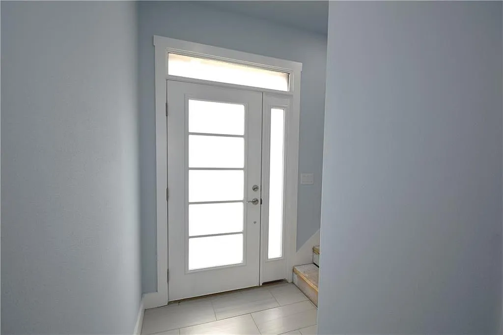 3 bed, 2.5 bath, 1420 sqft, $1,650 — Photo 2