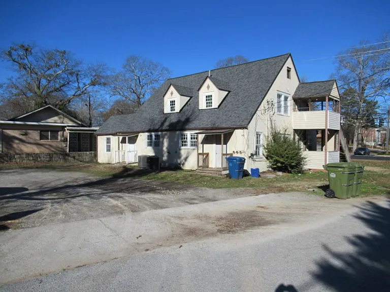 1404 Maple St — Photo 8