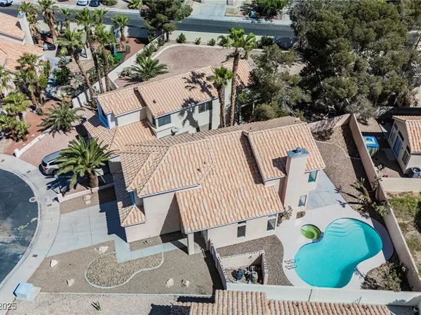 124 Countrywood Cir, Las Vegas, NV 89107