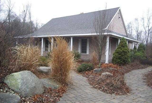 FRONT VIEW OF SUBJECT