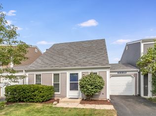 29W476 Blackthorn Ln, Warrenville, IL 60555