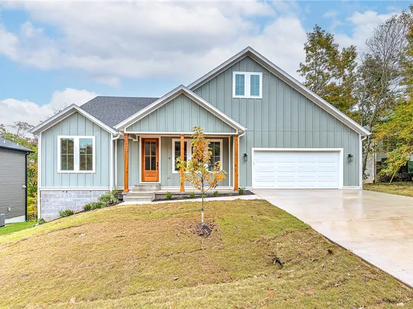 4 Egton Dr, Bella Vista, AR 72714