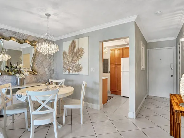 16801 NE 13th Ave APT 303, North Miami Beach, FL 33162