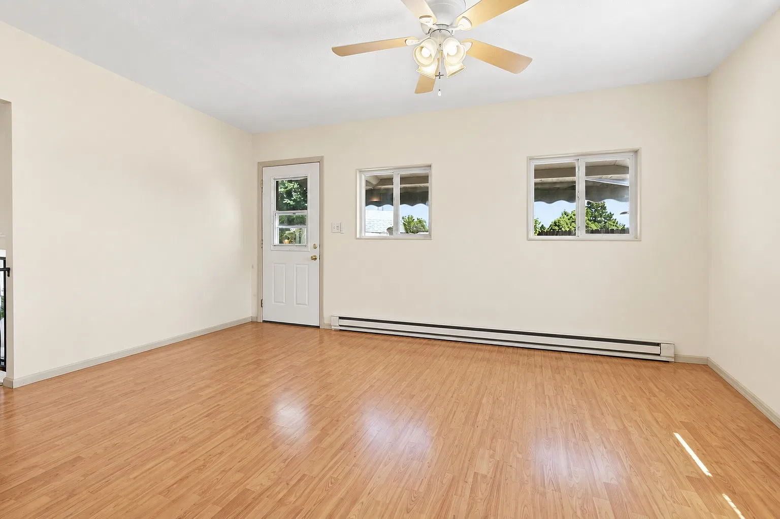 4 bed, 2325 sqft, $2,500 — Photo 2