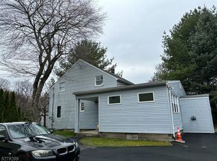 27 Flanders Rd, Netcong, NJ 07857