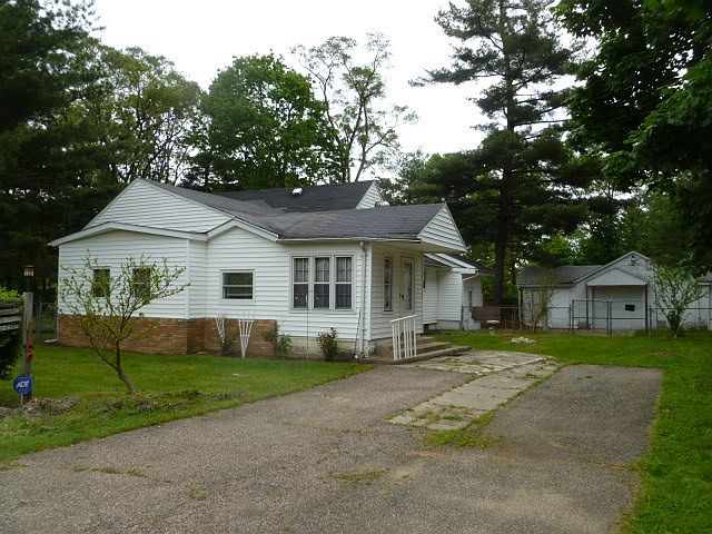 1st image of 52420 Forestbrook Ave
