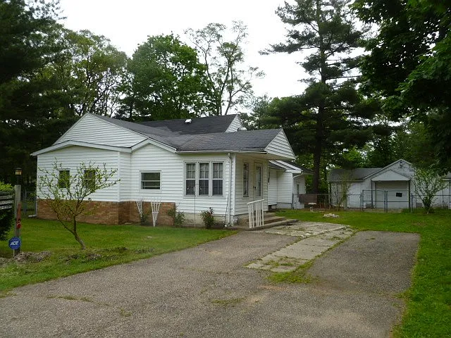 52420 Forestbrook Ave photo 1