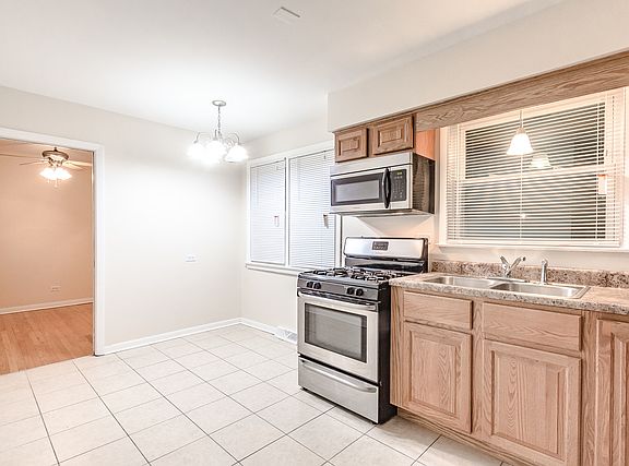 3rd image of 6020 W 93rd St