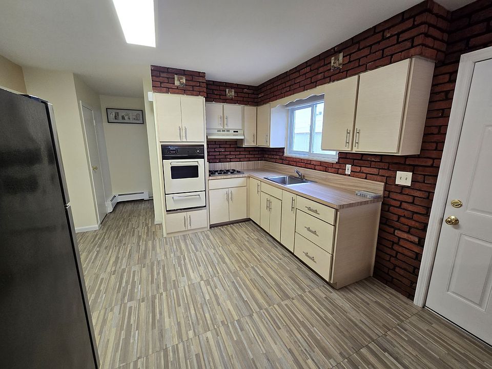 1st image of 123 Gary Pl #1