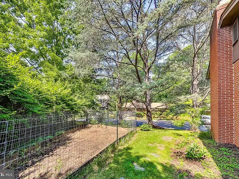 6515 E Halbert Rd — Photo 42