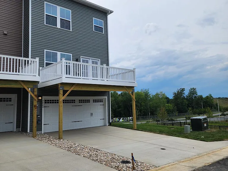 9400 Tanfield Dr — Photo 22