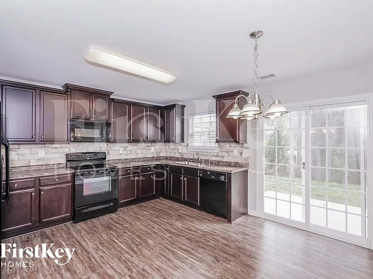 2025 Misty Rose Ln — Photo 5