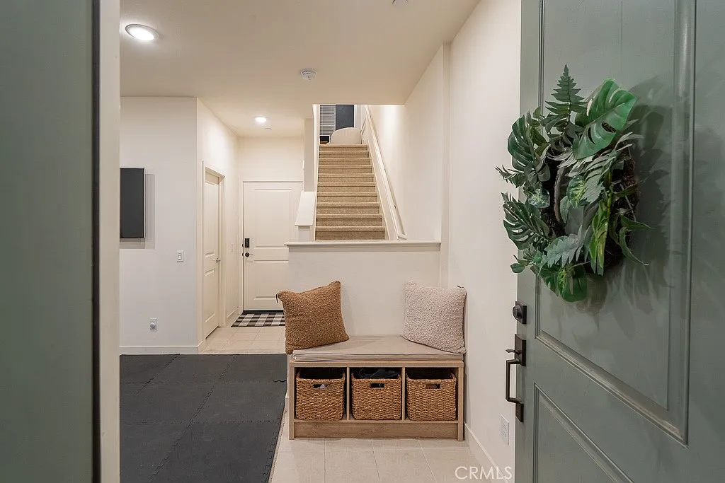 2 bed, 2.5 bath, 1780 sqft, $3,995 — Photo 2