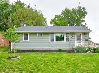 3919 Dosh Rd, Des Moines, IA 50310