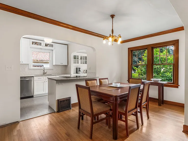 408 W 25th Ave — Photo 9