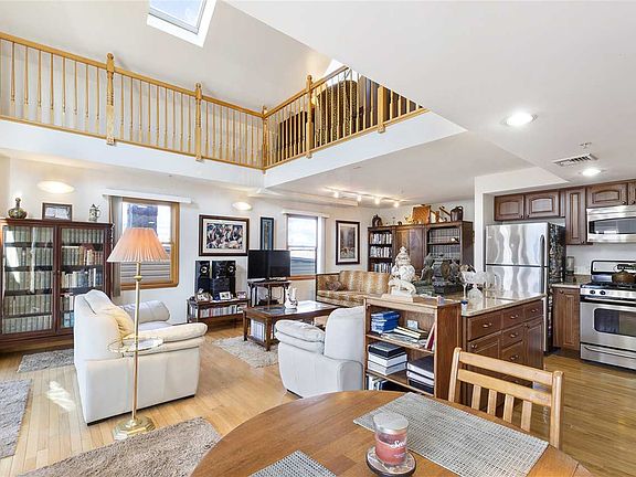 2nd image of 820 Pavonia Ave #3