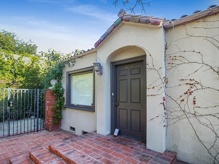 850 N La Jolla Ave — Photo 3