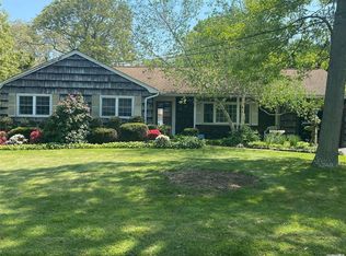 12 Andover Dr, Bohemia, NY 11716