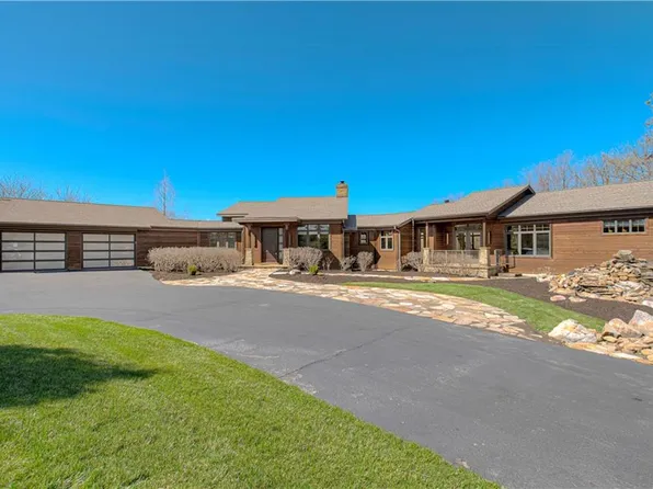 5740 Clare Rd, Shawnee, KS 66226