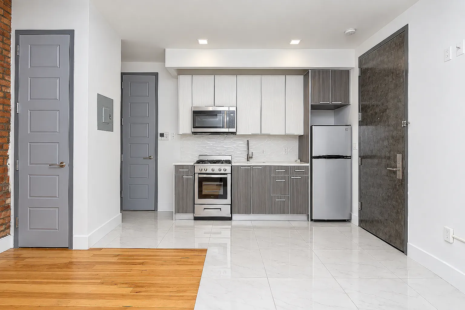 119 Albany Avenue — Photo 2