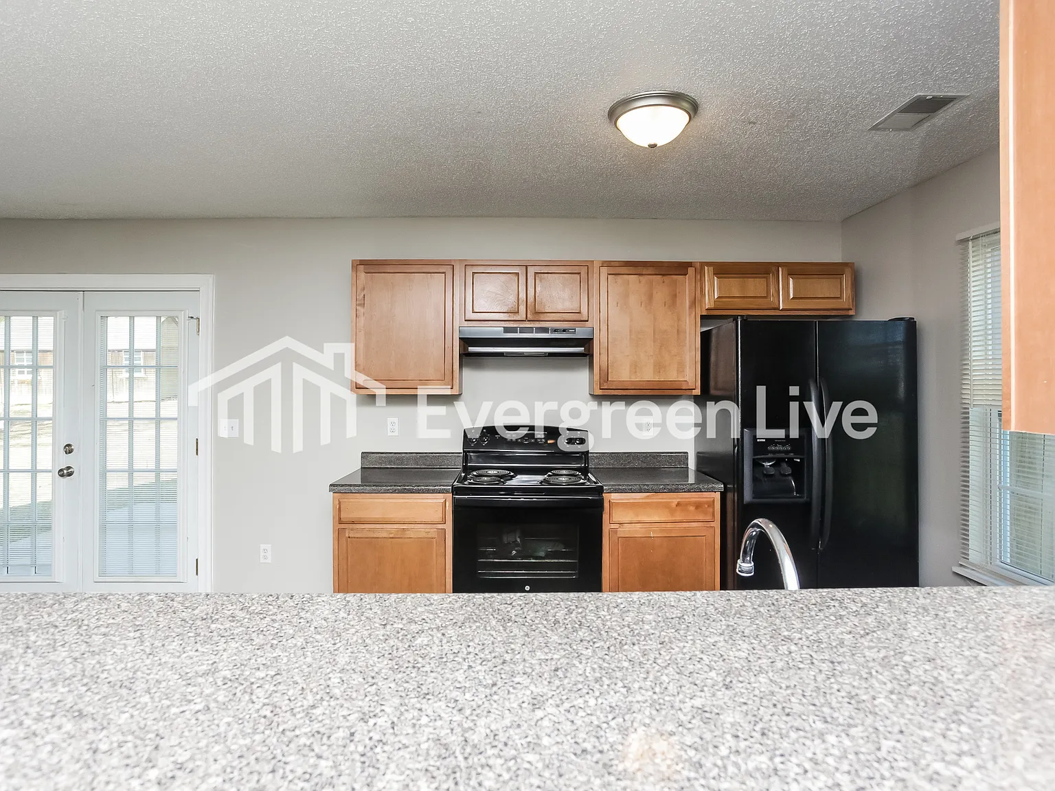 4 bed, 2.5 bath, 1930 sqft, $1,710 — Photo 4