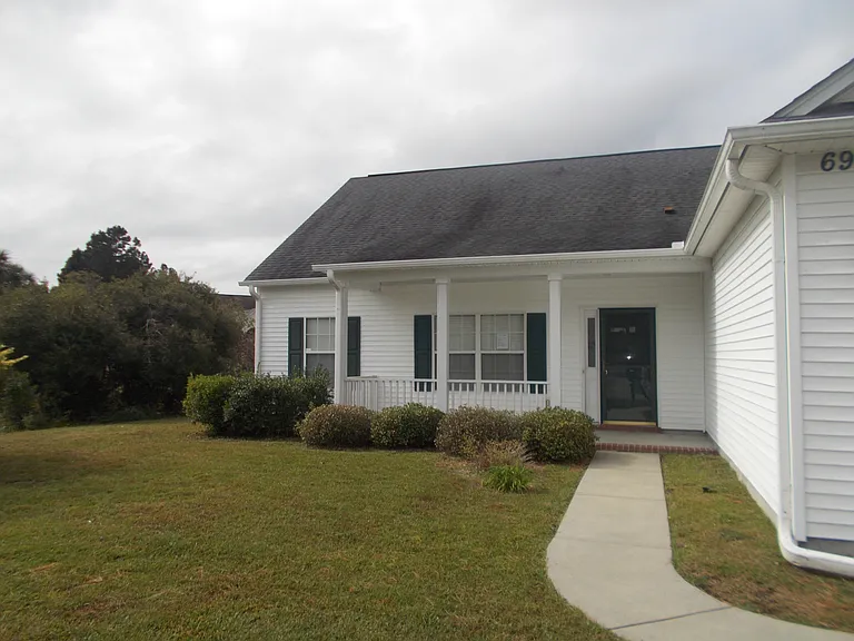696 Churchill Downs Dr — Photo 2
