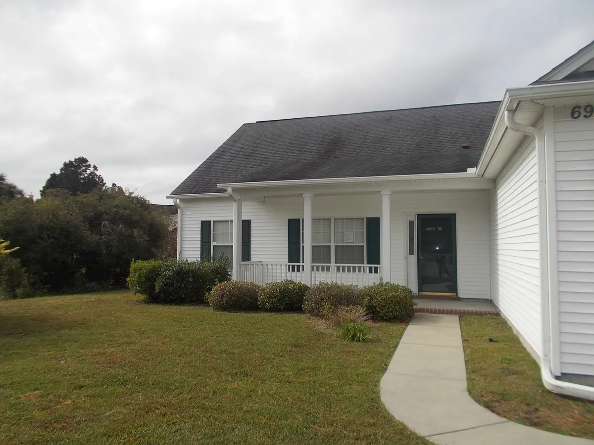Building Photo - 696 Churchill Downs Dr