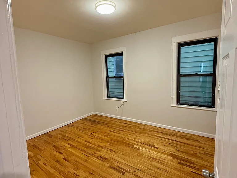 492 E 26th St #1 — Photo 5