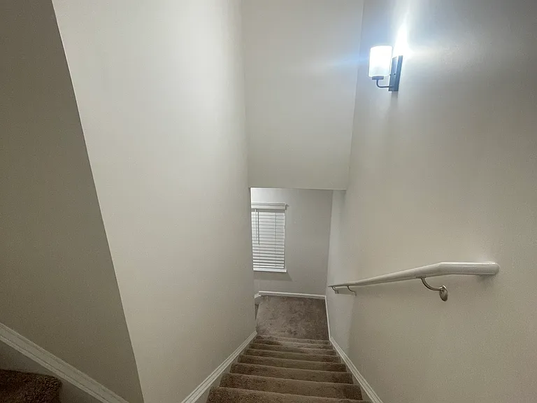 704 Samuel Dr — Photo 29