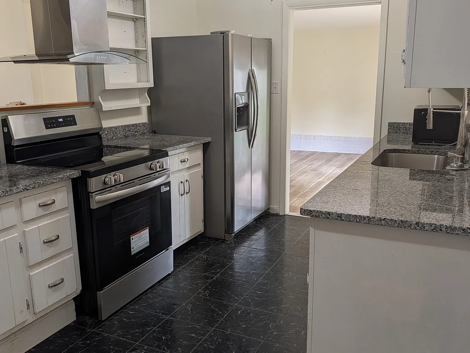 3 bed, 1706 sqft, $2,100 — Photo 4