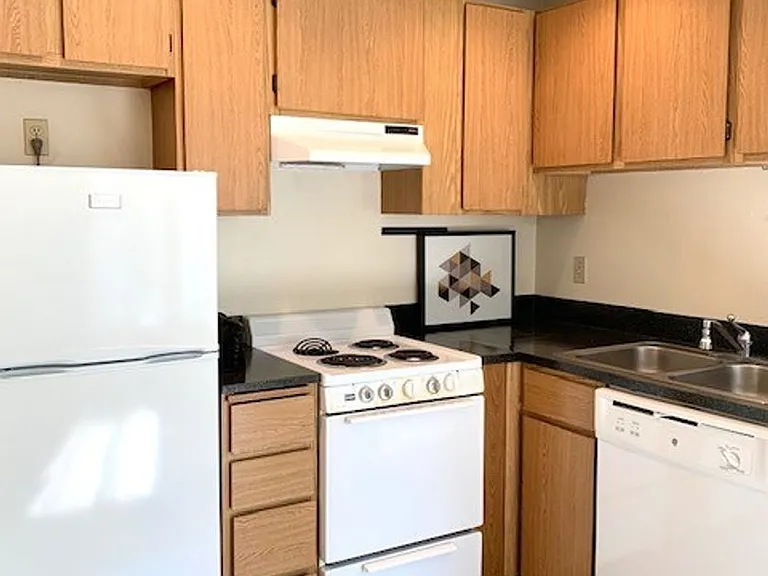 Tanglewood Apartments — Photo 7