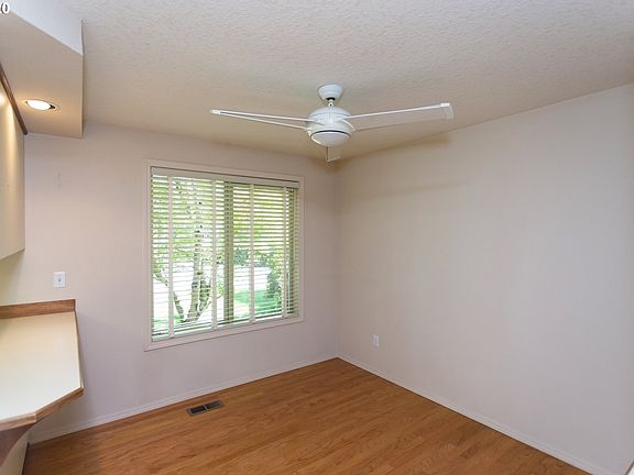 5th image of 16004 SE 31st Cir