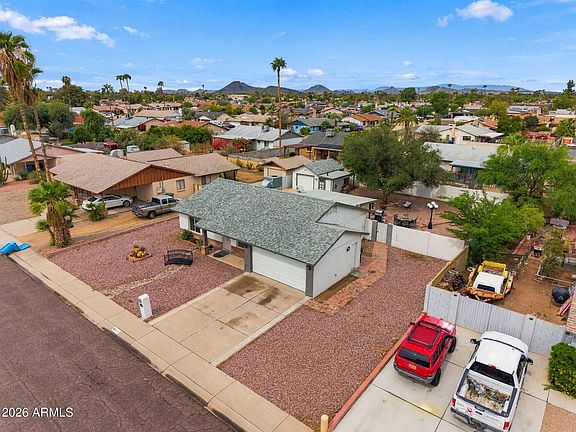 3rd image of 2916 W MEADOW Drive