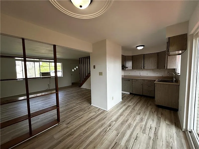 2 bed, $700 — Photo 3