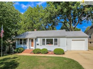 7405 Cherokee Dr, Prairie Village, KS 66208