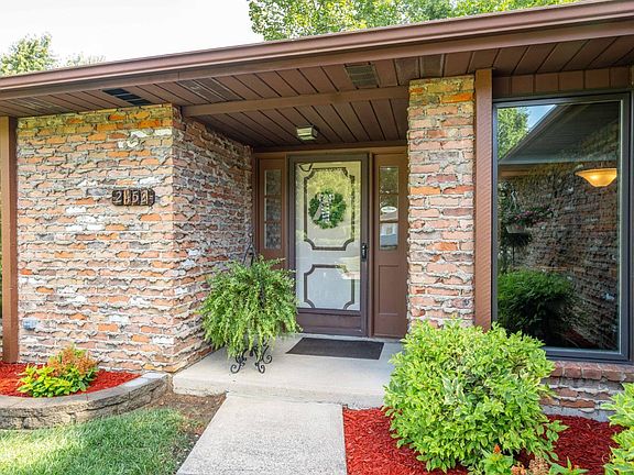 3rd image of 2452 E Highwood Dr