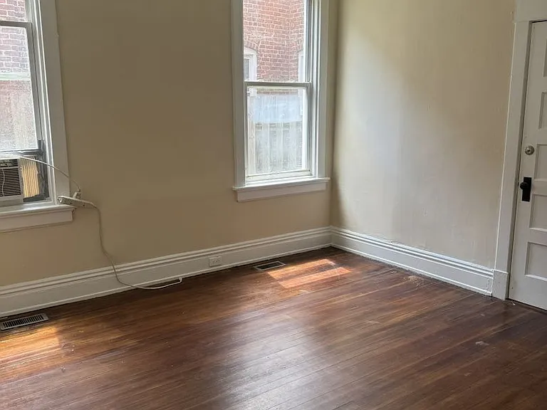 2422 Barton Ave — Photo 9