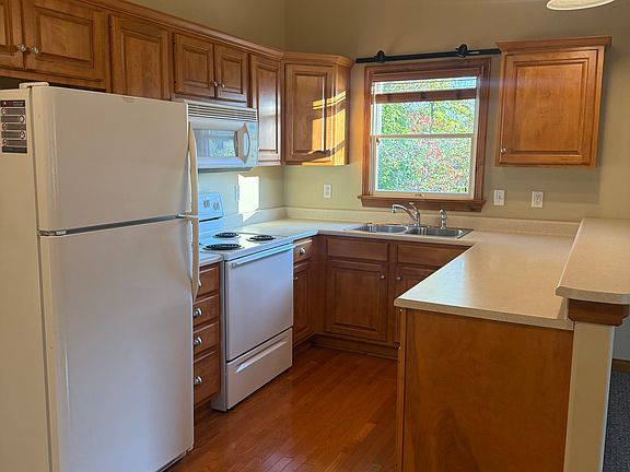 3rd image of 8333 Edinboro Rd #6