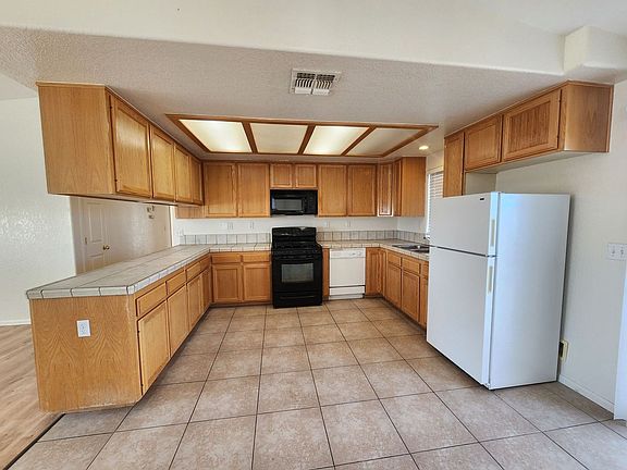 5th image of 6396 Athol Ave