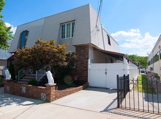 90 Thornycroft Ave, Staten Island, NY 10312