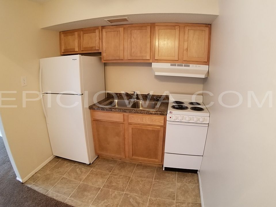 1st image of 1385 Meadowview Dr APT 1