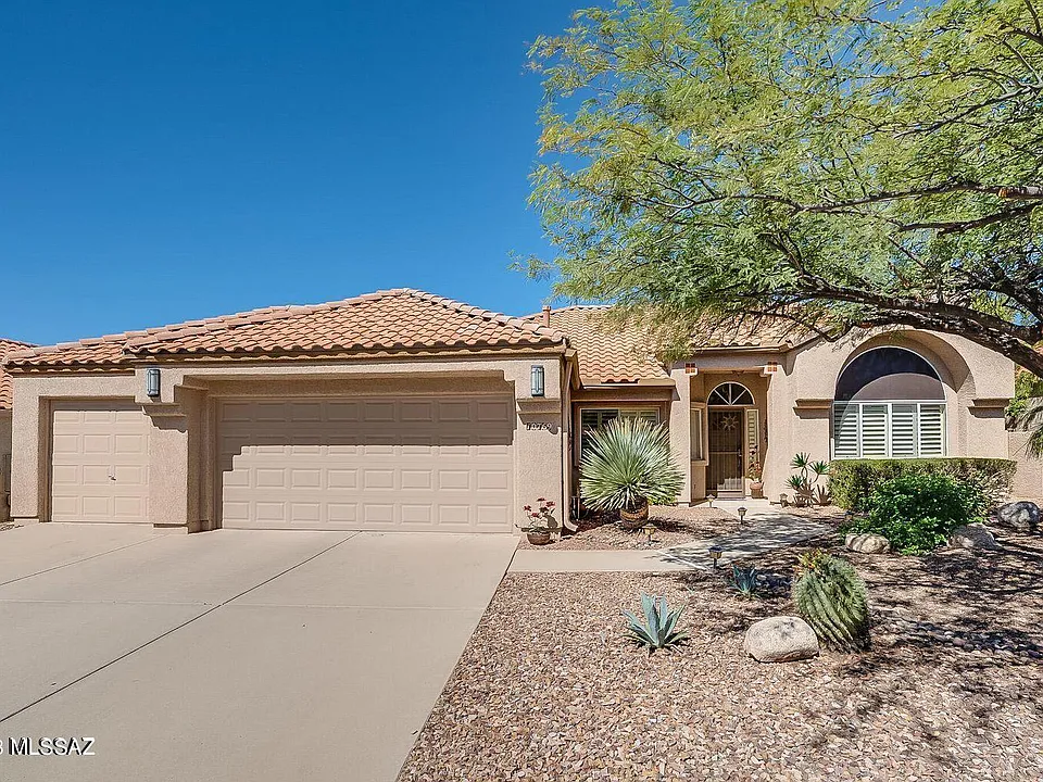 10769 N Eagle Eye Pl